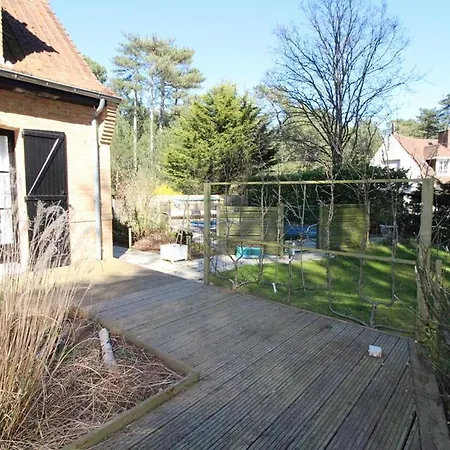 Annonce Professionnelle. Jolie Maison De 4 Avec Piscine Exterieur, A Proximite De La Plage, Pour 8 A 1