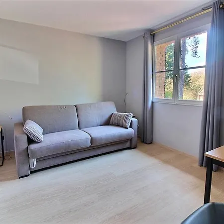 Annonce Professionnelle. Jolie Maison De 4 Avec Piscine Exterieur, A Proximite De La Plage, Pour 8 A 1