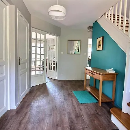 Annonce Professionnelle. Jolie Maison De 4 Avec Piscine Exterieur, A Proximite De La Plage, Pour 8 A 1 Villa *